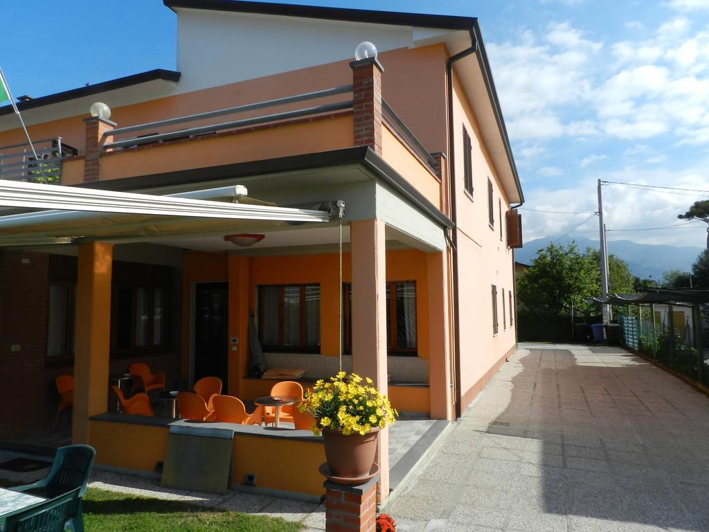 Hotel Sole Marina di Massa Exterior photo