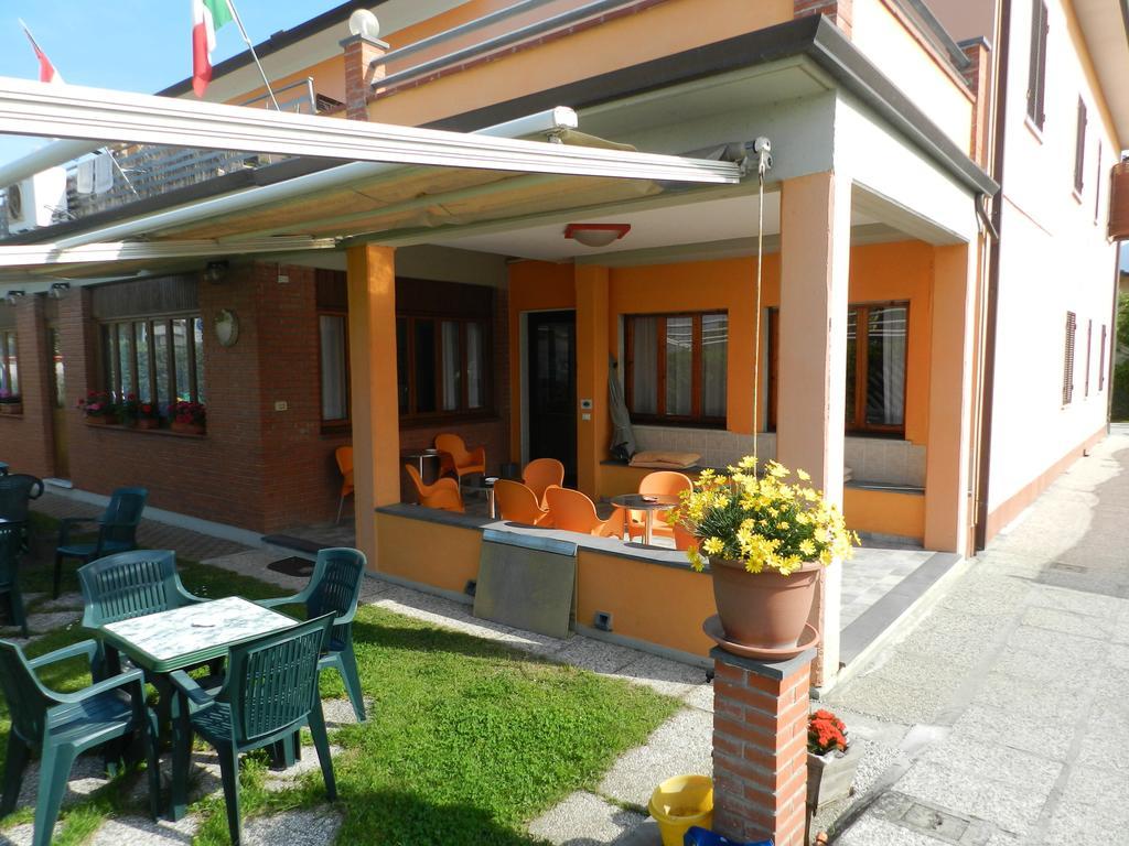 Hotel Sole Marina di Massa Exterior photo
